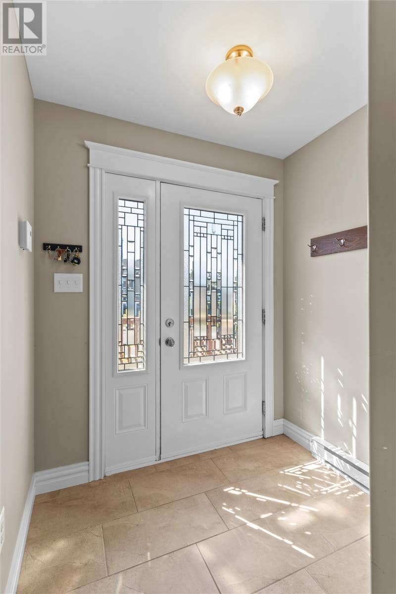31 Erica Avenue, photo 3 of 43