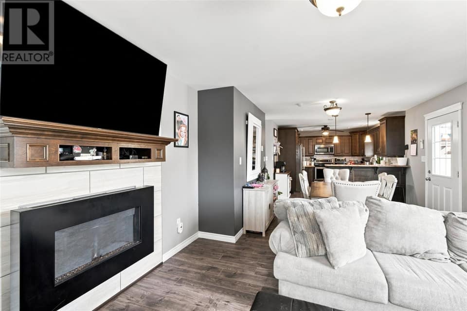 15 Camelot Crescent, photo 7 of 36