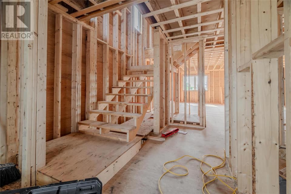 202 St Thomas Line, photo 8 of 18
