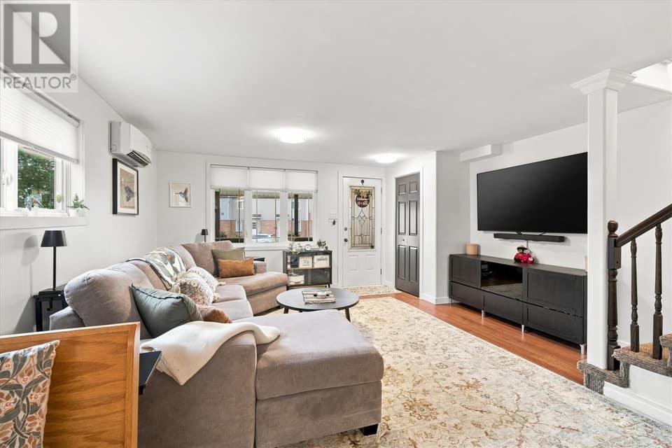 624 Empire Avenue, photo 4 of 21