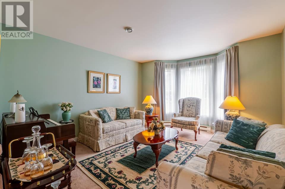 28 Sorrel Drive, photo 2 of 41