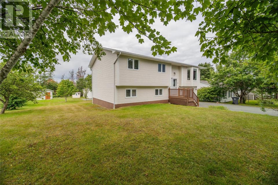 24 Middle Ridge Road, photo 2 of 49