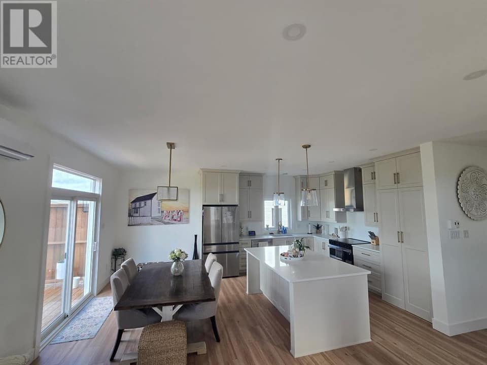 1-3 Kinglet Way, photo 2 of 15