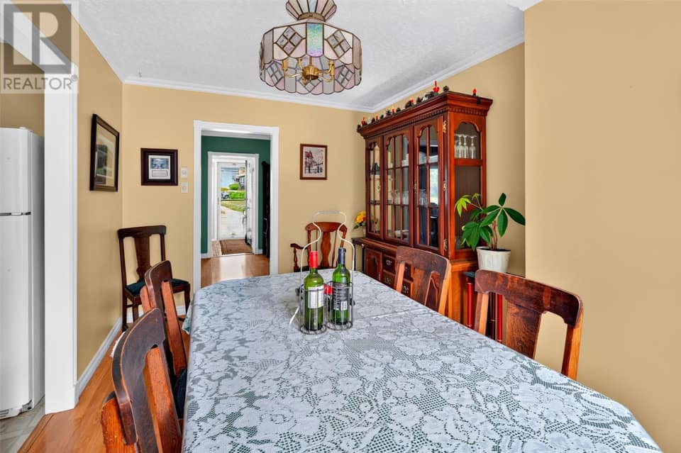 211 Canada Drive, photo 20 of 41