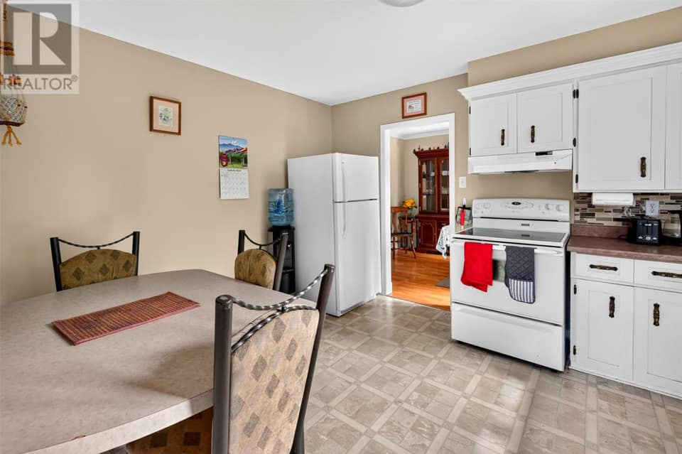 211 Canada Drive, photo 23 of 41