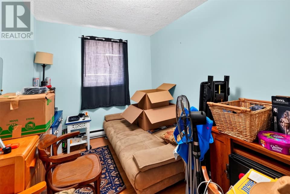 211 Canada Drive, photo 26 of 41