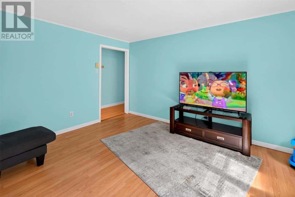 211 Canada Drive, photo 40 of 41