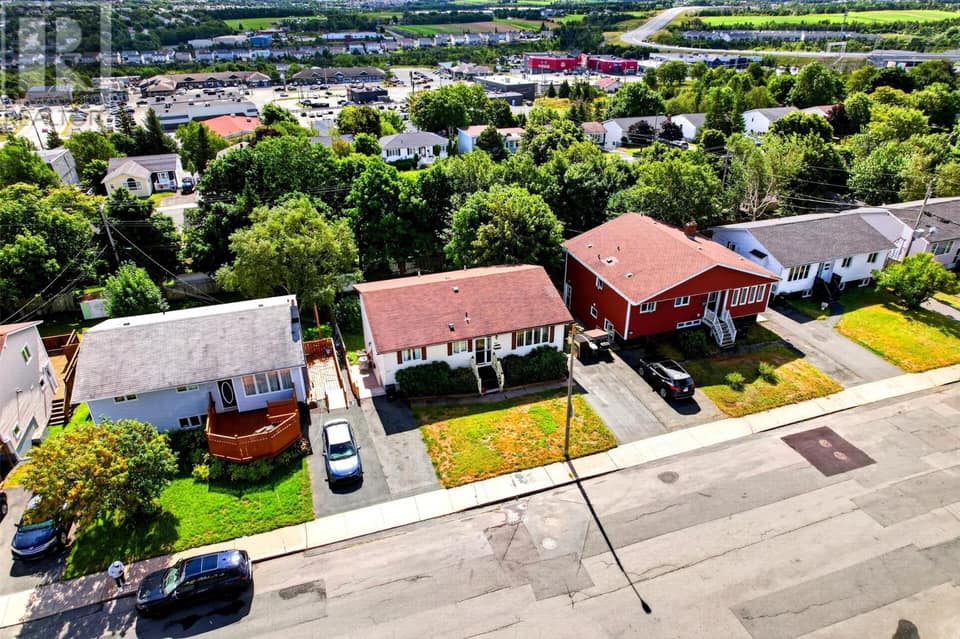 211 Canada Drive, photo 6 of 41