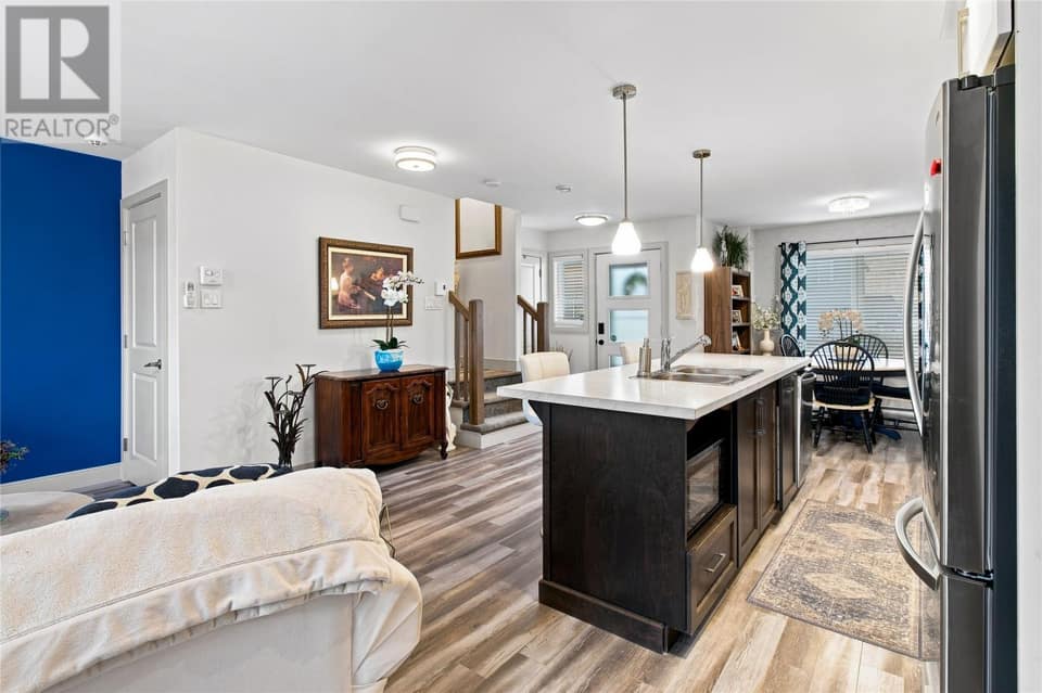55 Henry Larsen Street, photo 8 of 36