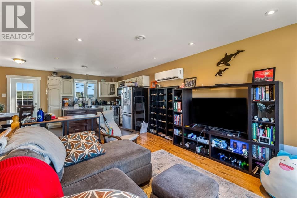 100 Canterbury Drive, photo 18 of 35
