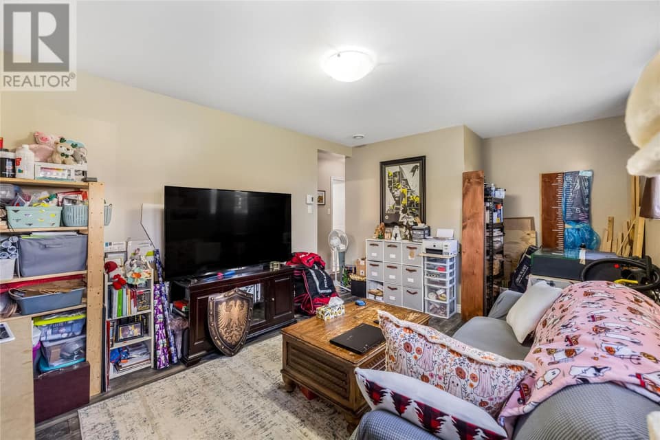 100 Canterbury Drive, photo 27 of 35