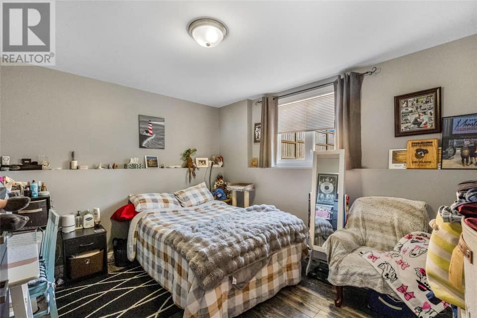 100 Canterbury Drive, photo 31 of 35