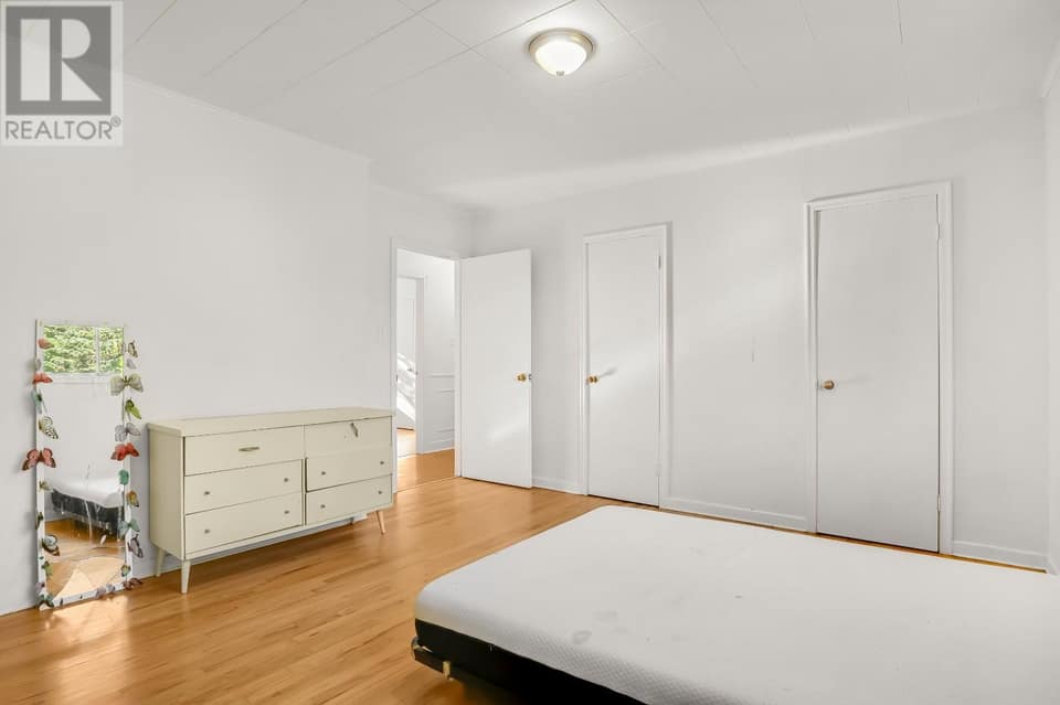 51 Fox Avenue, photo 13 of 27