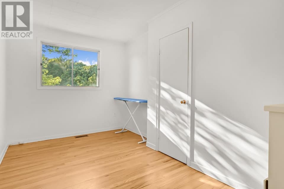 51 Fox Avenue, photo 17 of 27