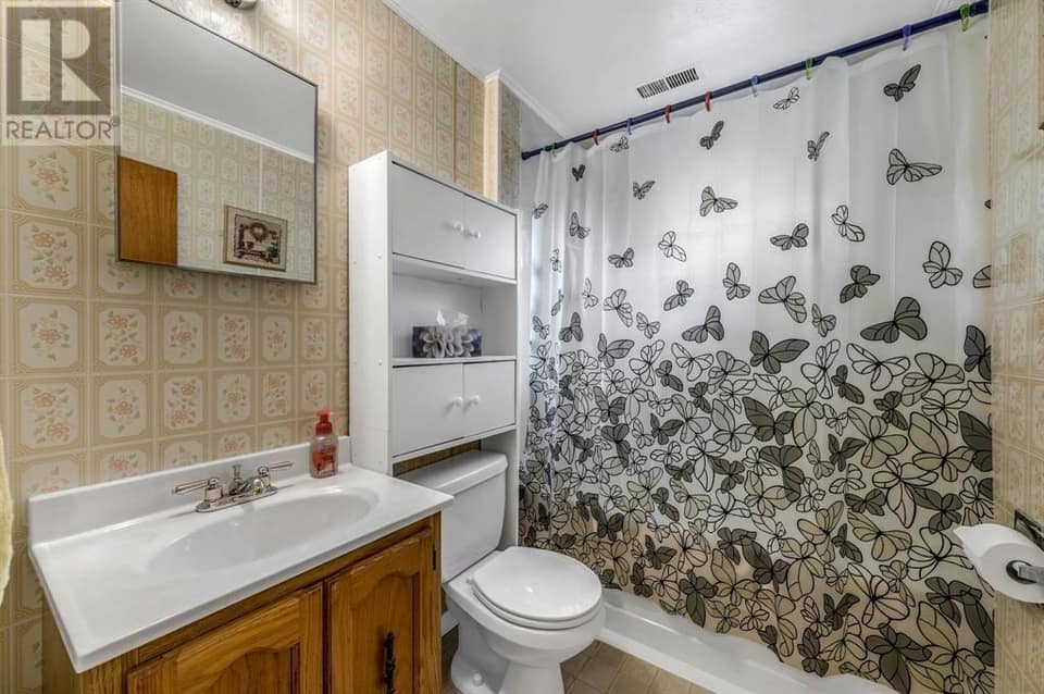 51 Fox Avenue, photo 22 of 27