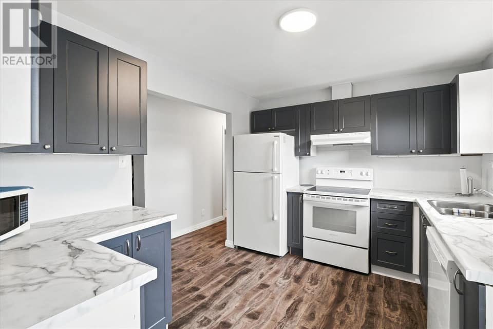 531 St. Thomas Line, photo 7 of 26