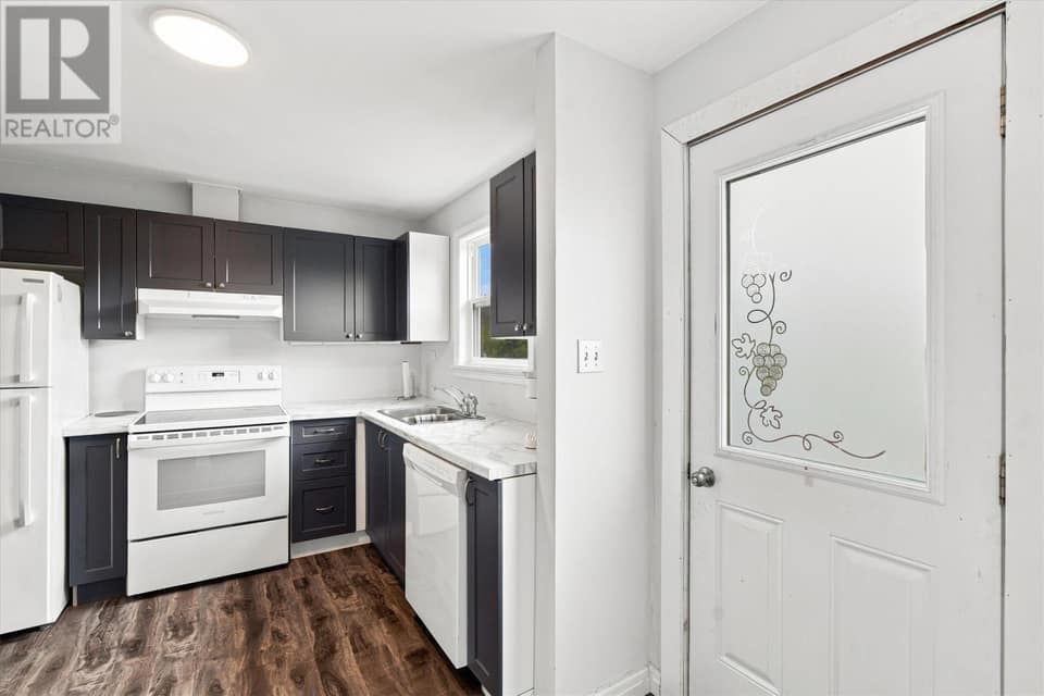 531 St. Thomas Line, photo 8 of 26