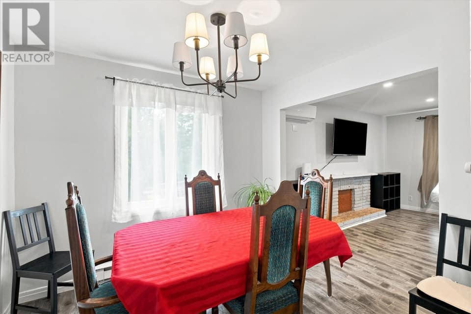 531 St. Thomas Line, photo 9 of 26