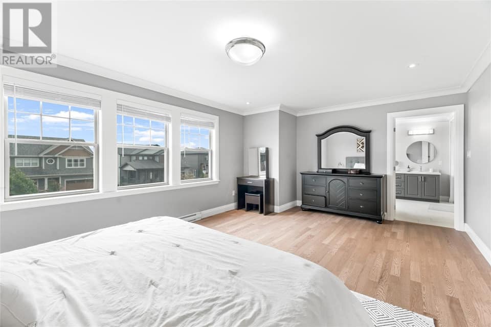 64 Galway Boulevard, photo 12 of 32