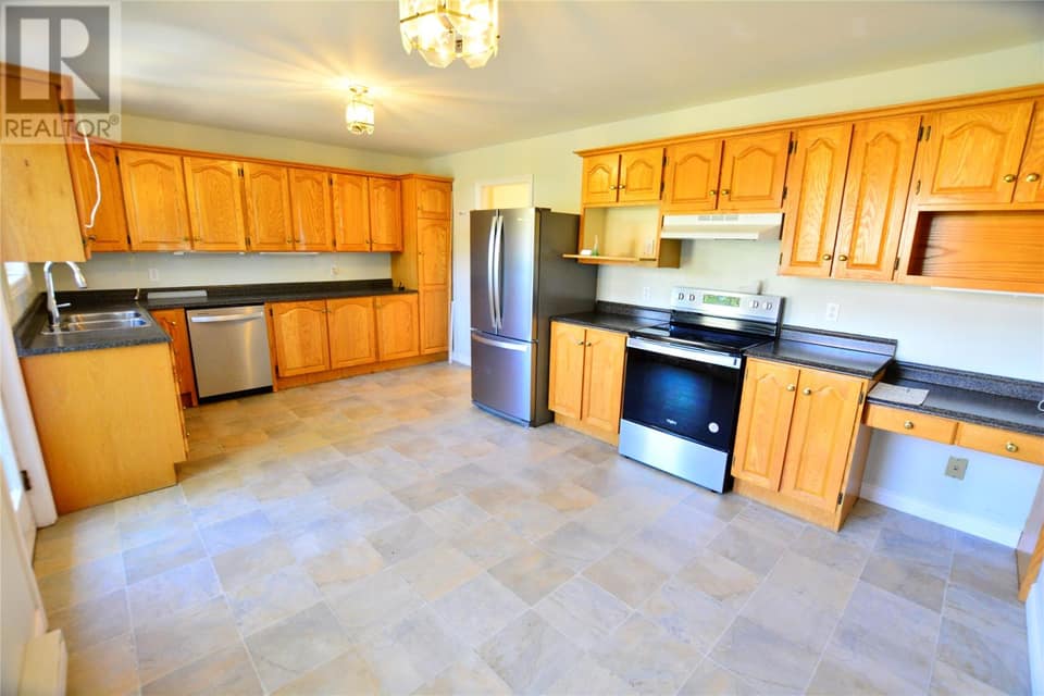 89 Carlisle Drive, photo 9 of 27
