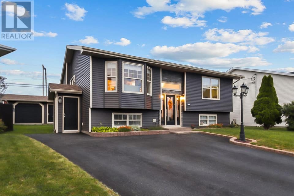 49 Sapphire Crescent, photo 1 of 26
