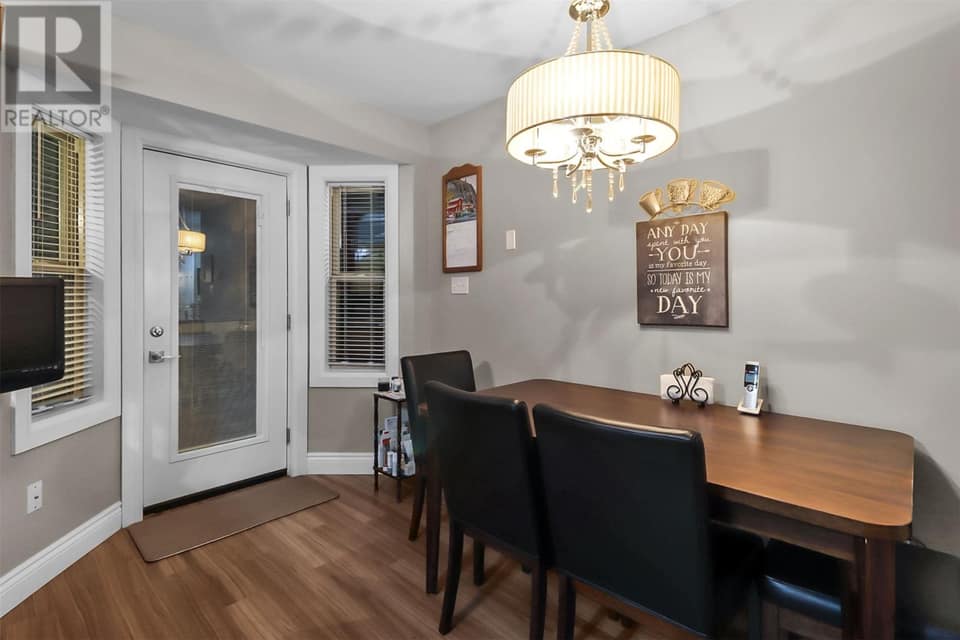 49 Sapphire Crescent, photo 12 of 26