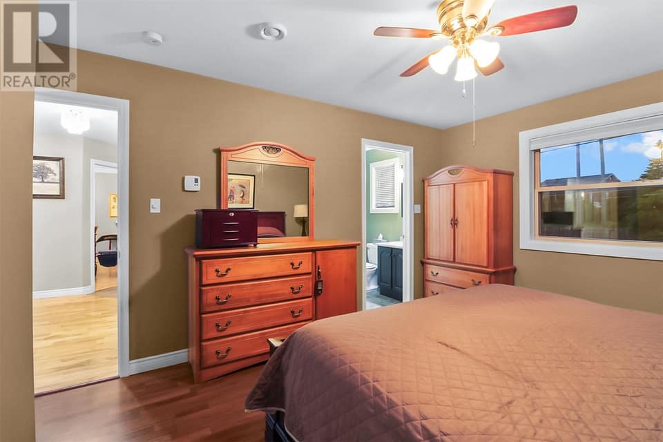 49 Sapphire Crescent, photo 14 of 26