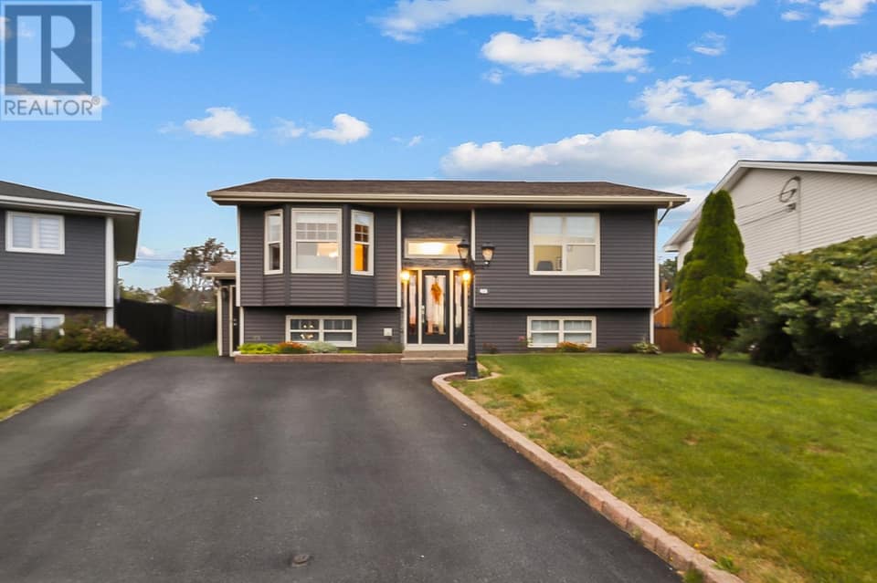 49 Sapphire Crescent, photo 2 of 26