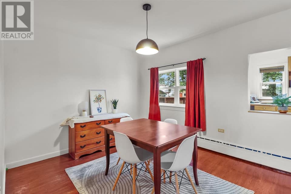 39 Morris Avenue, photo 13 of 28