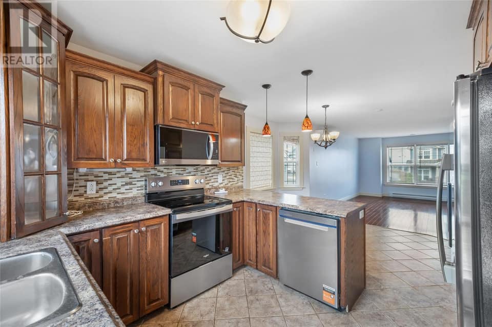 15 Hartland Avenue, photo 10 of 30