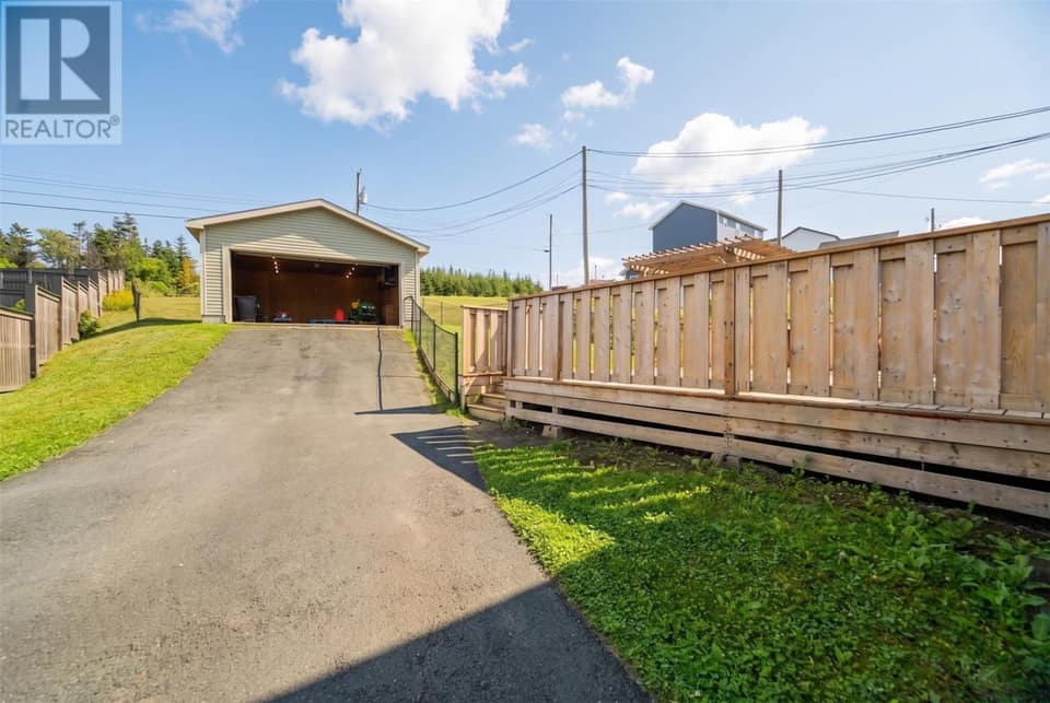15 Hartland Avenue, photo 26 of 30