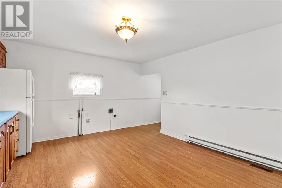 464 Empire Avenue, photo 10 of 22