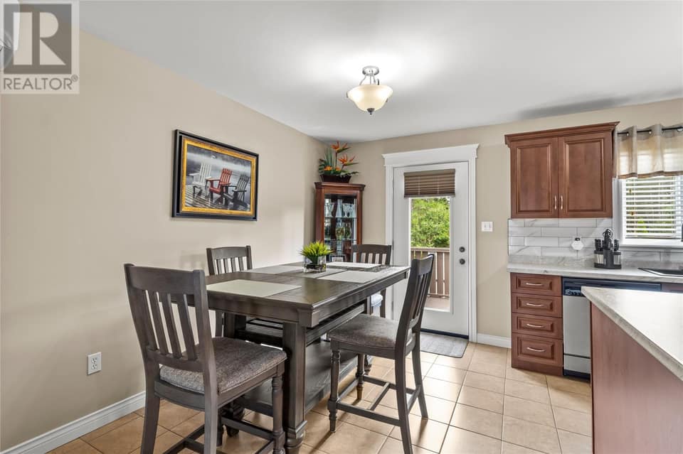 127 Hibbs Road, photo 6 of 38