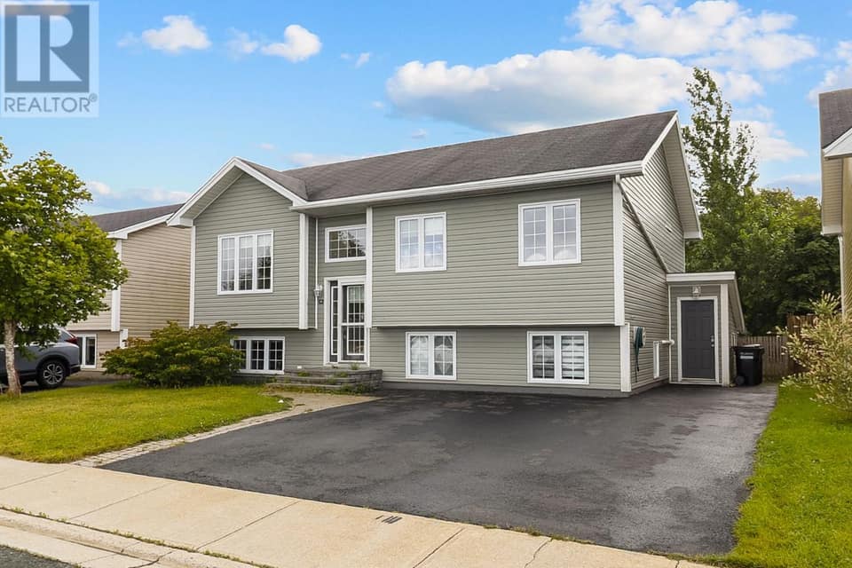 28 Cessna Street, photo 2 of 33