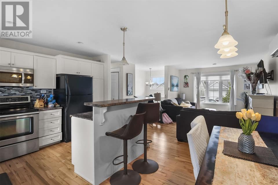 28 Cessna Street, photo 8 of 33