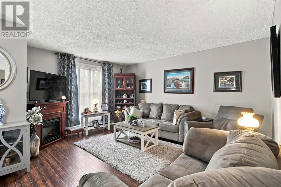 23A Chapman Crescent, photo 4 of 21