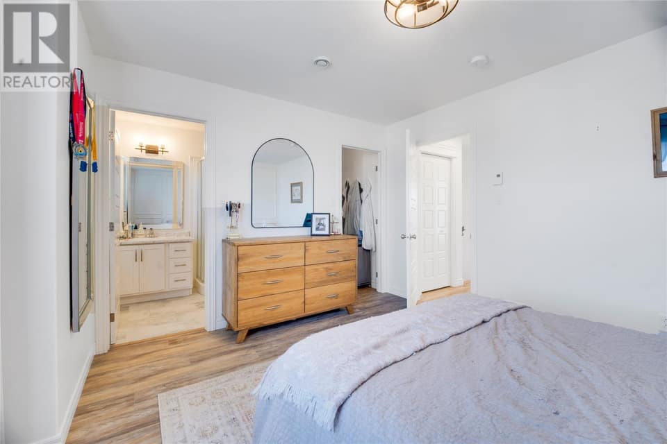 6 Hubbard Place, photo 12 of 24