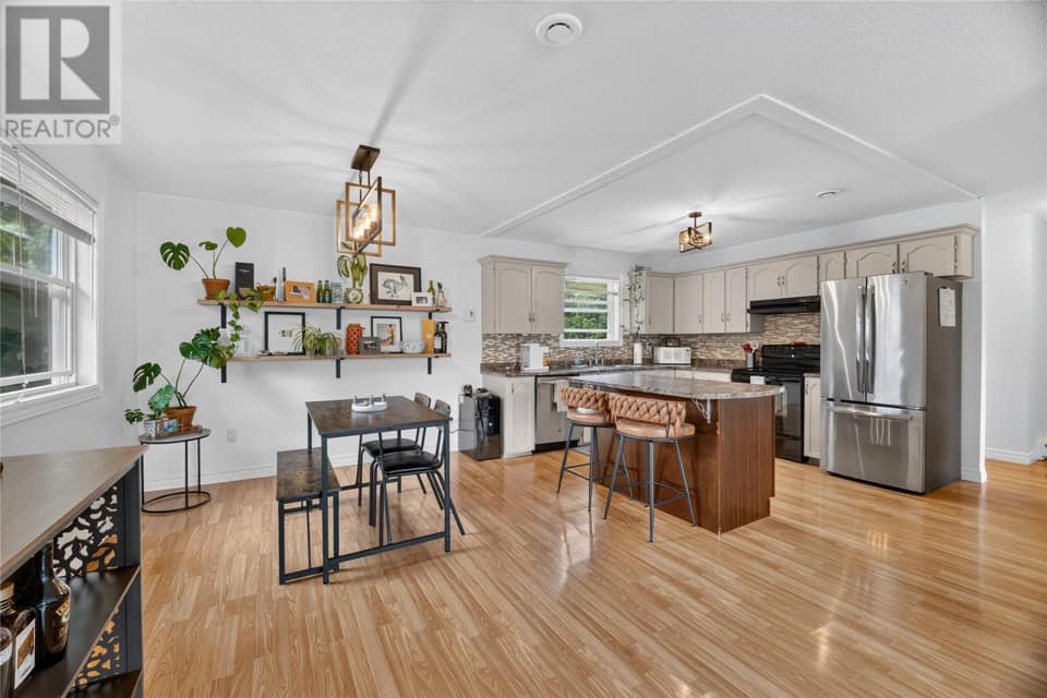 507 Newfoundland Drive, photo 2 of 23