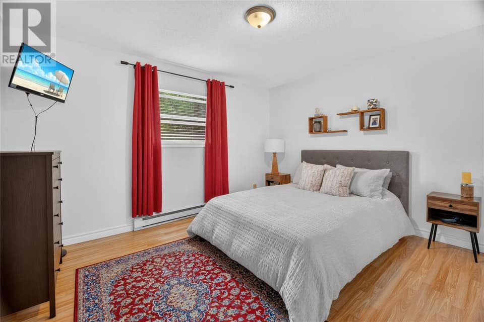 507 Newfoundland Drive, photo 7 of 23