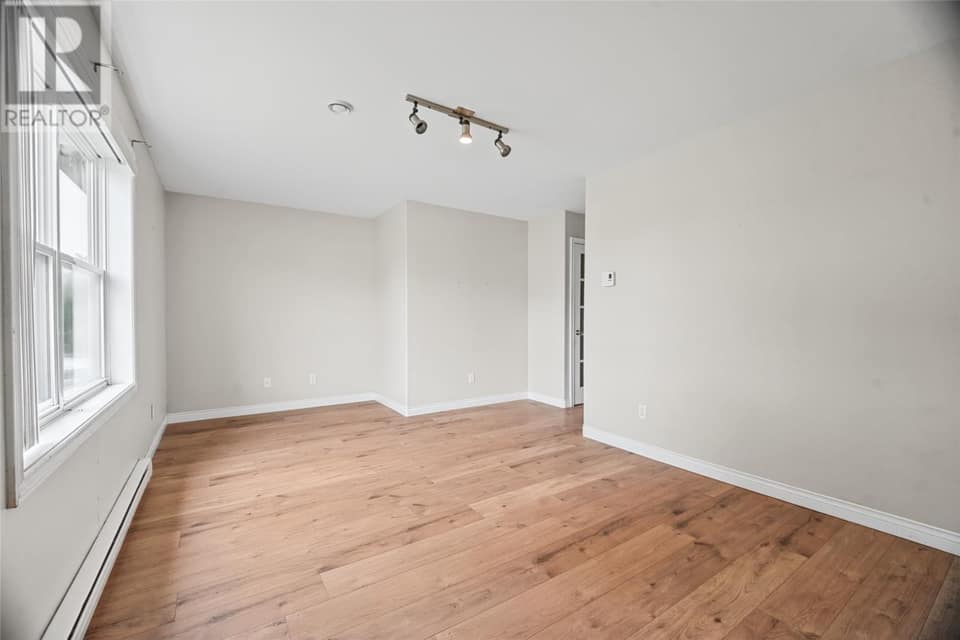 214 Farrell Drive, photo 7 of 17