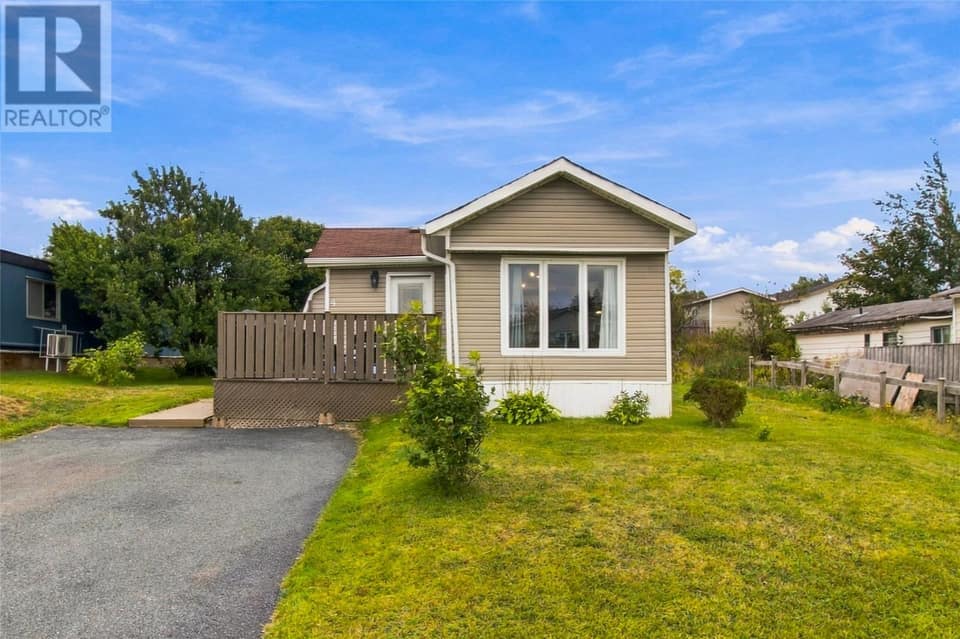 4 Cedar Drive, photo 1 of 19