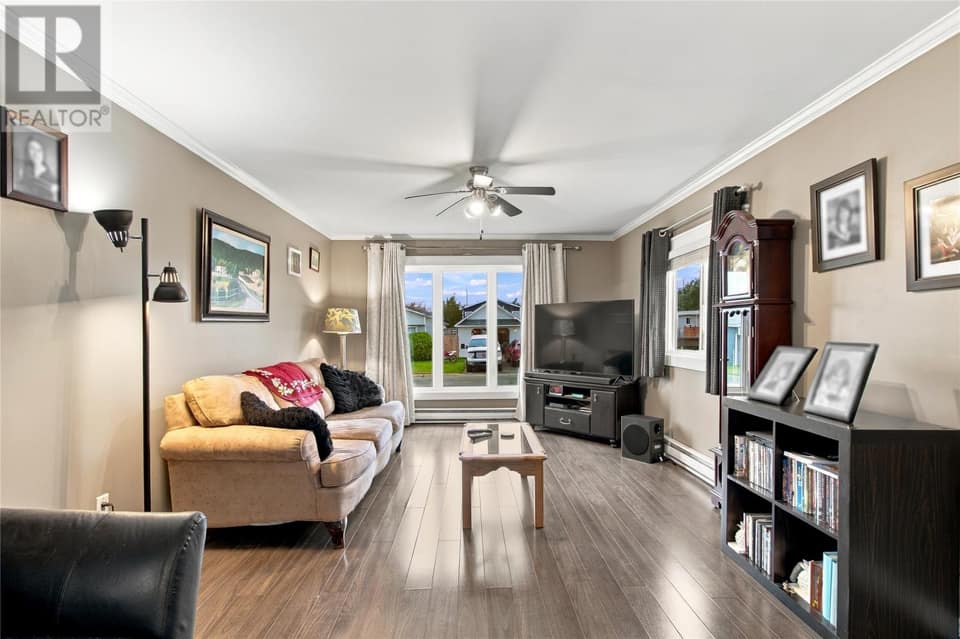 4 Cedar Drive, photo 4 of 19