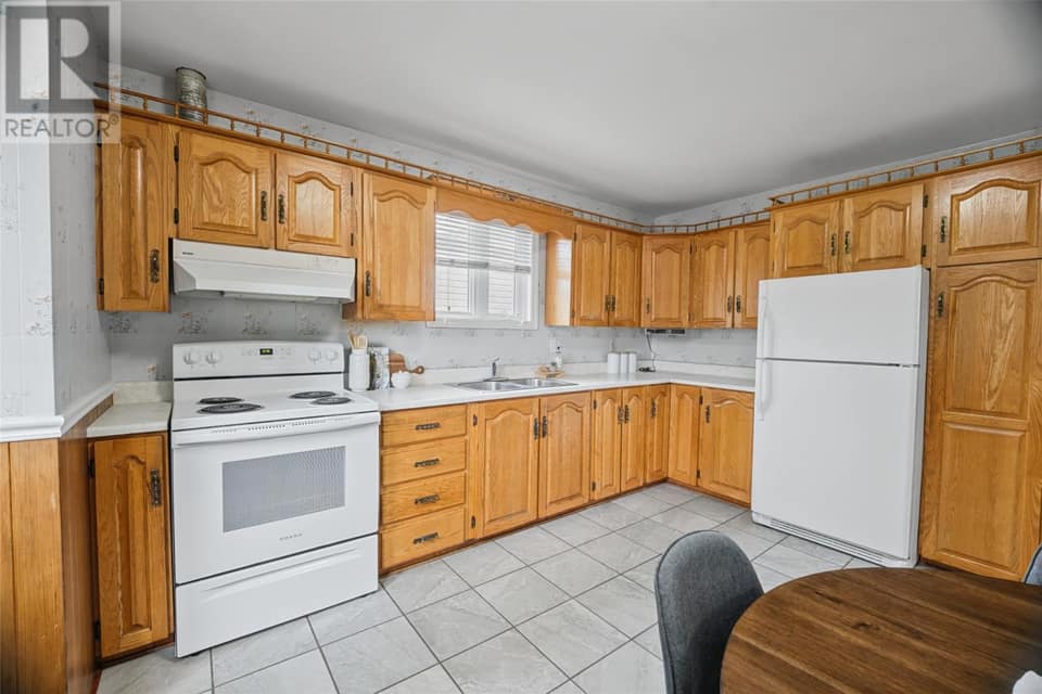 36 Elizabeth Drive, photo 7 of 25