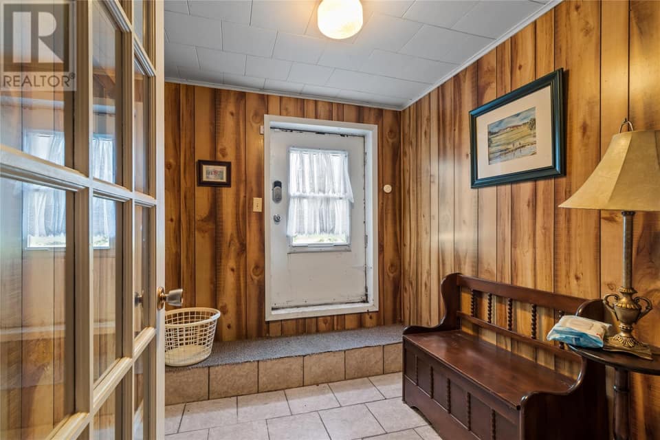 346 Canada Drive, photo 21 of 38