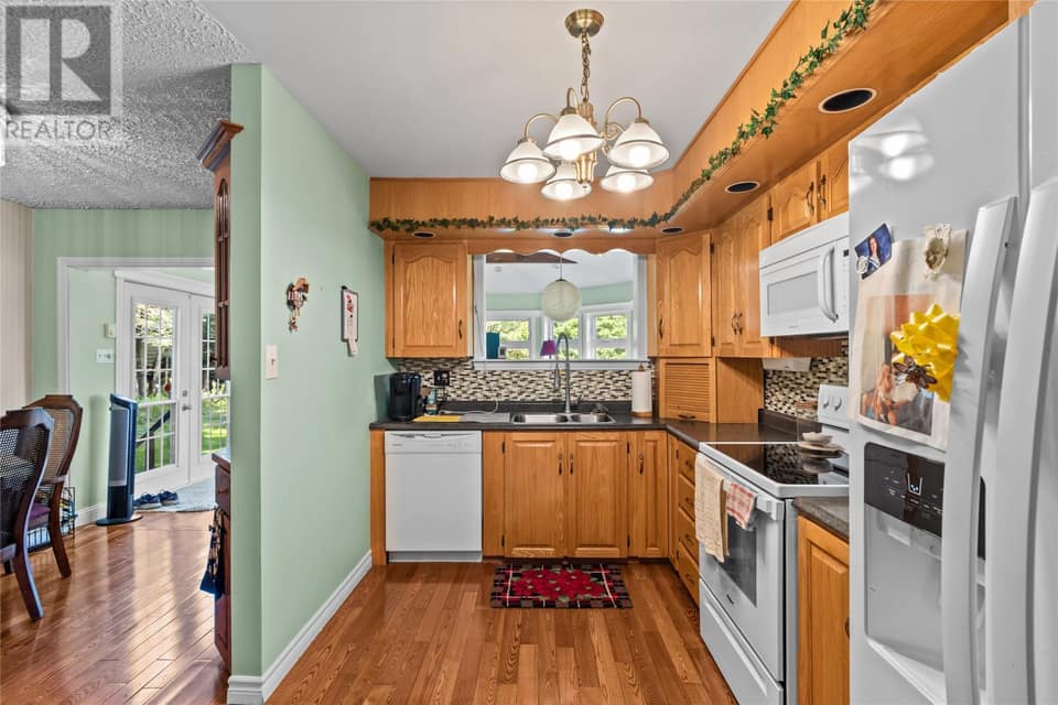 346 Canada Drive, photo 8 of 38