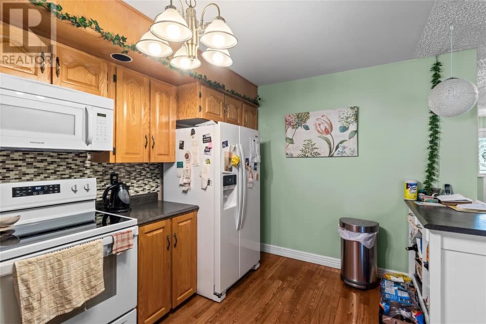 346 Canada Drive, photo 9 of 38