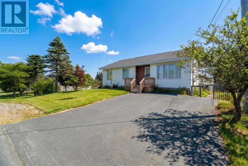 17 Cedar Drive, photo 2 of 35