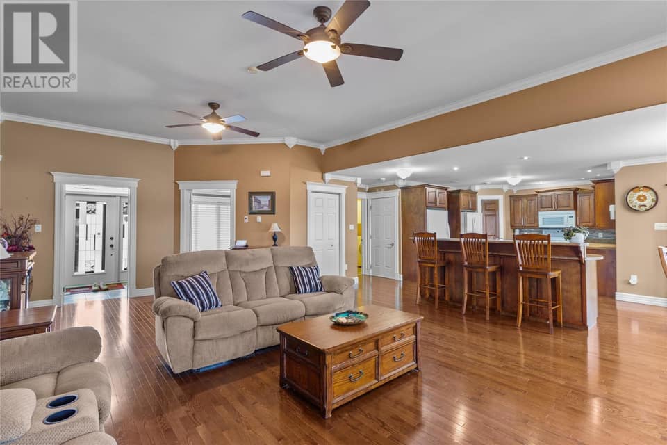 45 Kestrel Drive, photo 8 of 50