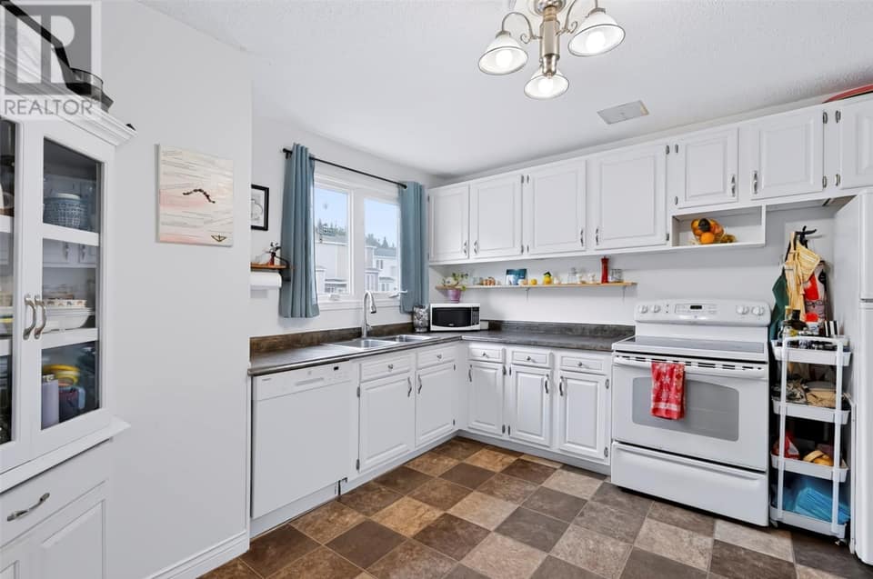 15 Farrell Drive, photo 6 of 24