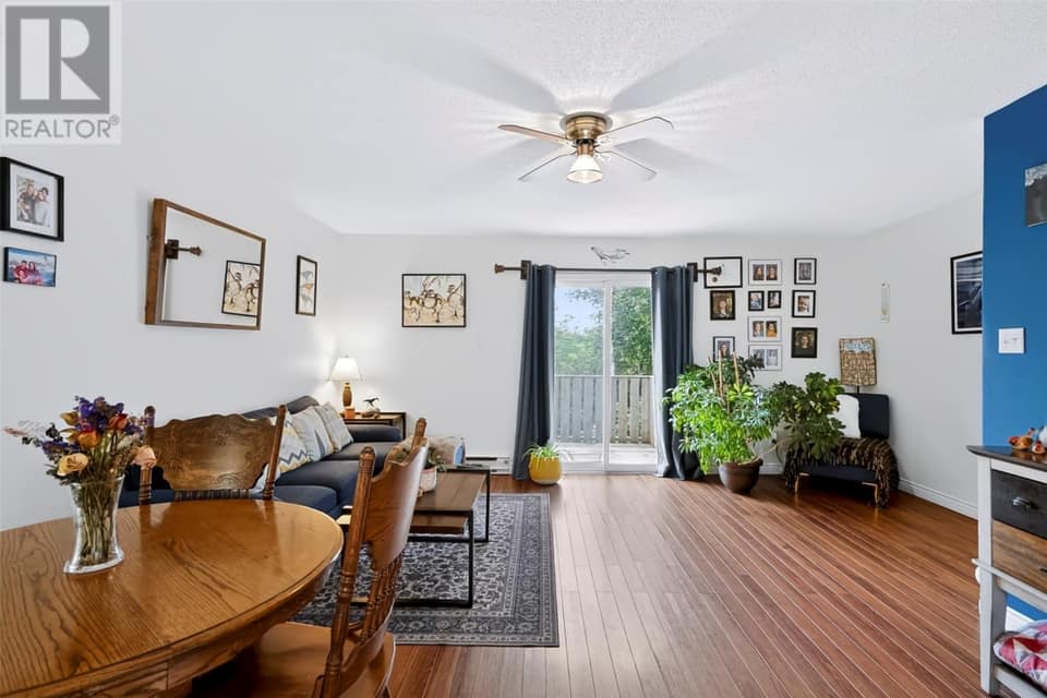 15 Farrell Drive, photo 8 of 24